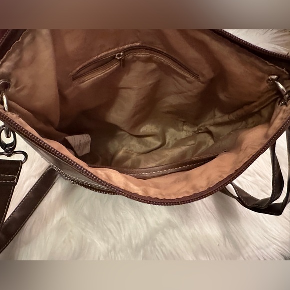 No big name but super cute crossbody - Picture 4 of 7